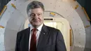 Presiden Ukraina Petro Poroshenko saat memberikan komentar pada kehadirannya di Miraikan, Tokyo , Jepang , (7/4). Miraikan adalah Museum Nasional Sains dan Inovasi yang ada di Jepang. (REUTERS / Issei Kato)