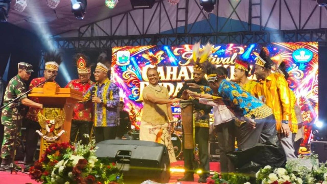 Pendidikan Papua Tengah: Gubernur Meki Nawipa Dorong Keseimbangan Akademik dan Karakter Pelajar
