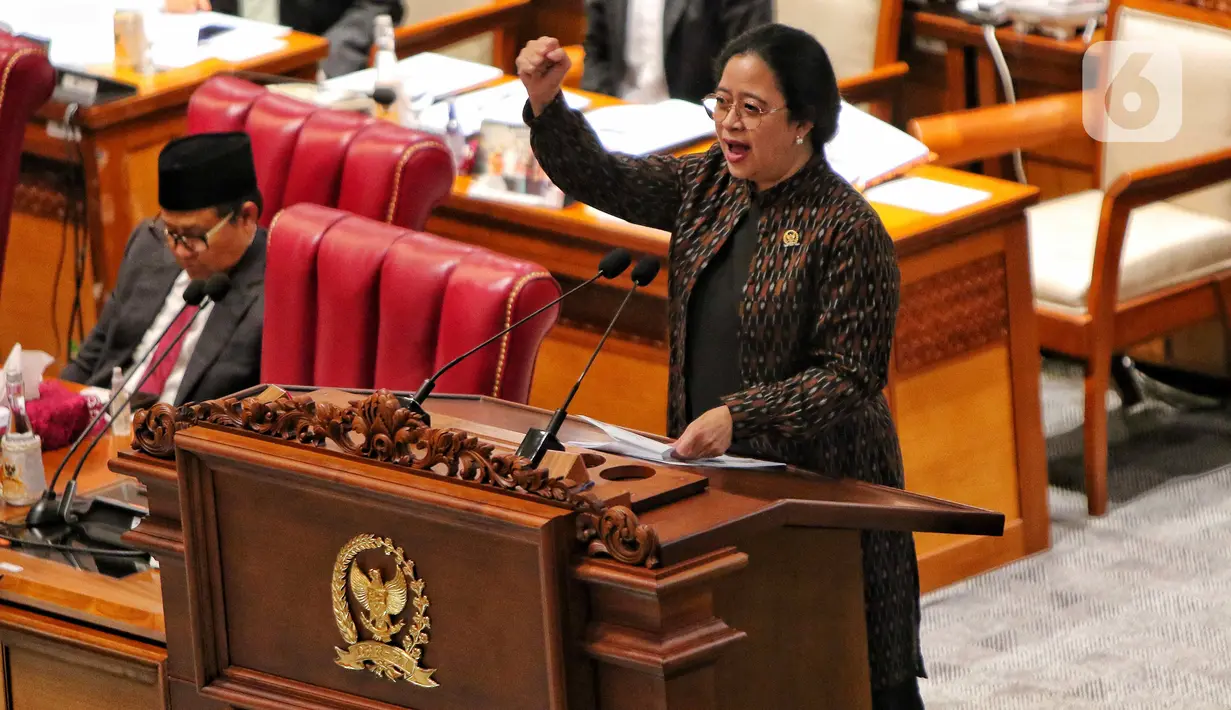 Ketua DPR RI Puan Maharani saat memberikan pidato dalam rapat paripurna DPR ke-4 masa persidangan I tahun 2022-2023 di kompleks Parlemen, Senayan, Jakarta, Selasa (6/9/2022). Rapat paripurna tersebut beragendakan pengambilan keputusan atas RUU tentang Pertanggungjawaban atas Pelaksanaan APBN TA 2021. (Liputan6.com/Angga Yuniar)