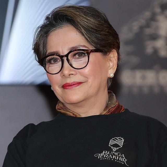 Cara Widyawati Usir Rindu Dengan Sophan Sophiaan News Entertainment Fimela Com