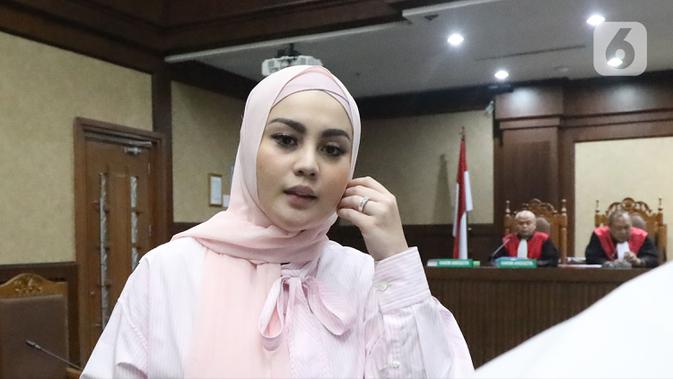 Potret awal karier Jennifer Dunn hingga kini berhijab. (Liputan6.com/Herman Zakharia)