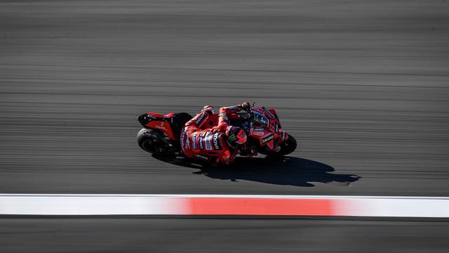 Foto: Garis-garis Tegas di Pertandingan