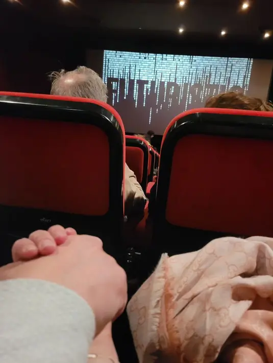 "Halo 34 Tahun!!. Terimakasih Tuhan buat semua nya yg gak bisa disebutin satu2," tulis graciaz14 dalam unggahan hari ini, Senin 15 Januari WIB. [Instagram/graciaz14]