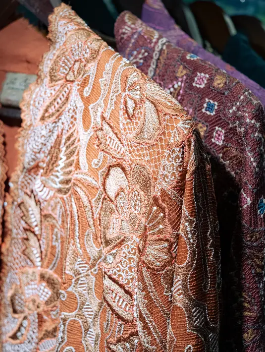 Kolaborasi antara Lomma dan Oscar Lawalata Culture patut dikoleksi karena keindahannya. Keseluruhan produk mencerminkan keseimbangan antara craftsmanship berkualitas dan sophisticated dengan pendekatan yang organik. [ Foto: dokumen Oscar Lawalata Culture.]