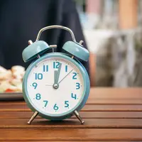 Pola makan yang selaras dengan circadian rhythm tidak hanya soal makanan apa yang kita makan, tetapi juga kapan kita makan.Ini bisa memberi energi lebih stabil dan kesehatan metabolik yang lebih baik. [Dok/Freepik.com/pvproductions].