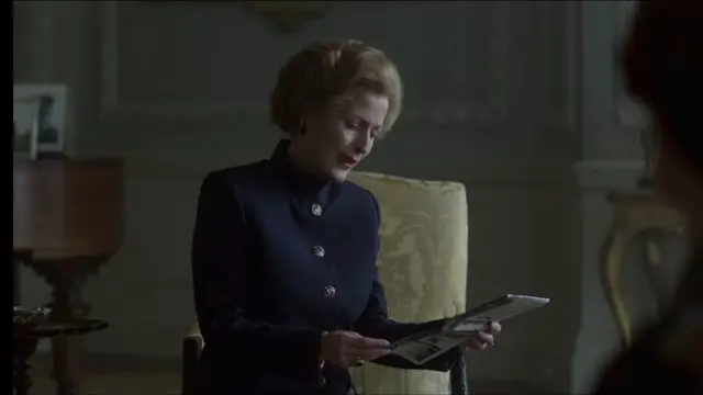 PM Inggris Margaret Thatcher alias The Iron Lady di The Crown.