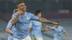 Striker Manchester City, Gabriel Jesus melakukan selebrasi usai mencetak gol kedua timnya ke gawang Wolverhampton Wanderers dalam laga lanjutan Liga Inggris 2020/21 pekan ke-27 di Etihad Stadium, Selasa (2/3/2021). Manchester City menang 4-1 atas Wolverhampton. (AP/Carl Recine/Pool)