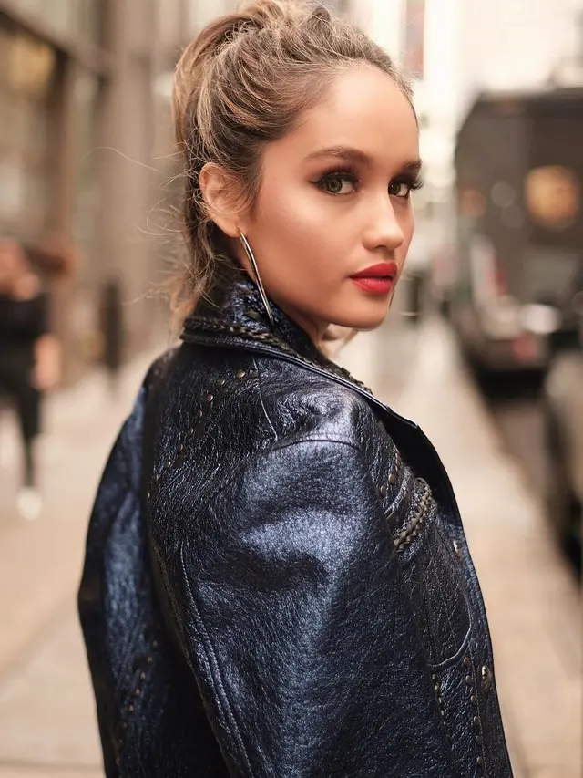 [Bintang] Cinta Laura