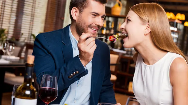 Mengajaknya Makan Malam Romantis di Restoran Korea