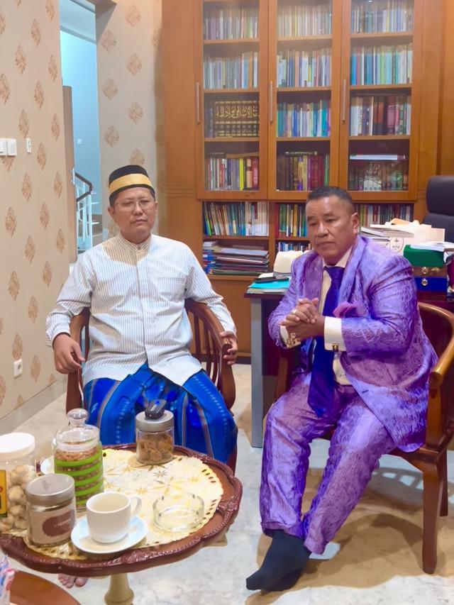 Hotman Paris dan Ketua MUI. (Foto: Dok. Instagram @hotmanparisofficial)