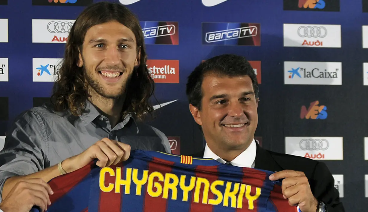 Dmytro Chyhrynskyi direkrut Barcelona pada musim panas 2009 setelah tampil mengesankan bersama Shakhtar Donetsk. Sayangnya, Josep Guardiola kesulitan untuk mendapatkan yang terbaik dari pemain internasional Ukraina. Dia hanya menghabiskan satu musim dengan penampilan sebanyak 14 kali bersama Barcelona sebelum kembali ke Shakhtar. (AFP/Lluis Gene)
