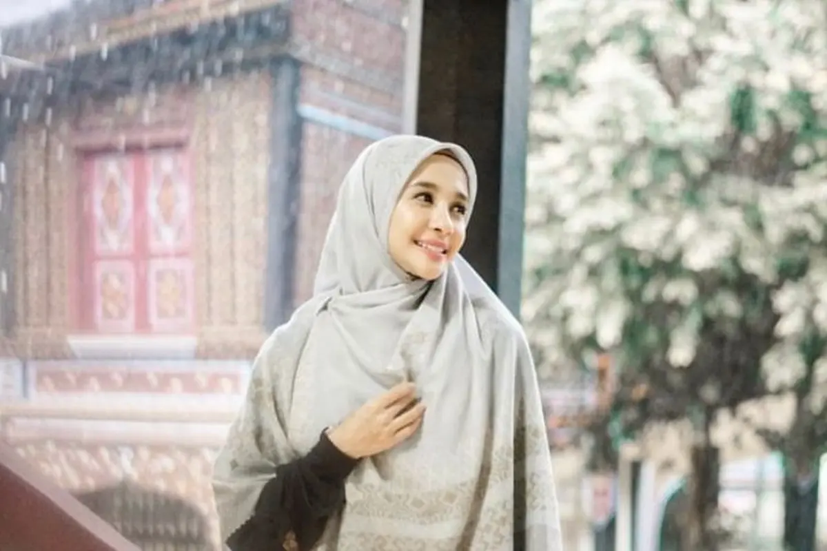 8 Potret Terkini Laudya Cynthia Bella yang Makin Menawan dengan Gaya Hijab Syar’i