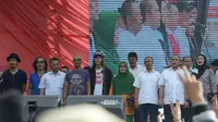 Hal itu merupakan wujud komitmen pemerintah dan Slank yang ingin bersama masyarakat untuk sama-sama membangun perbatasan