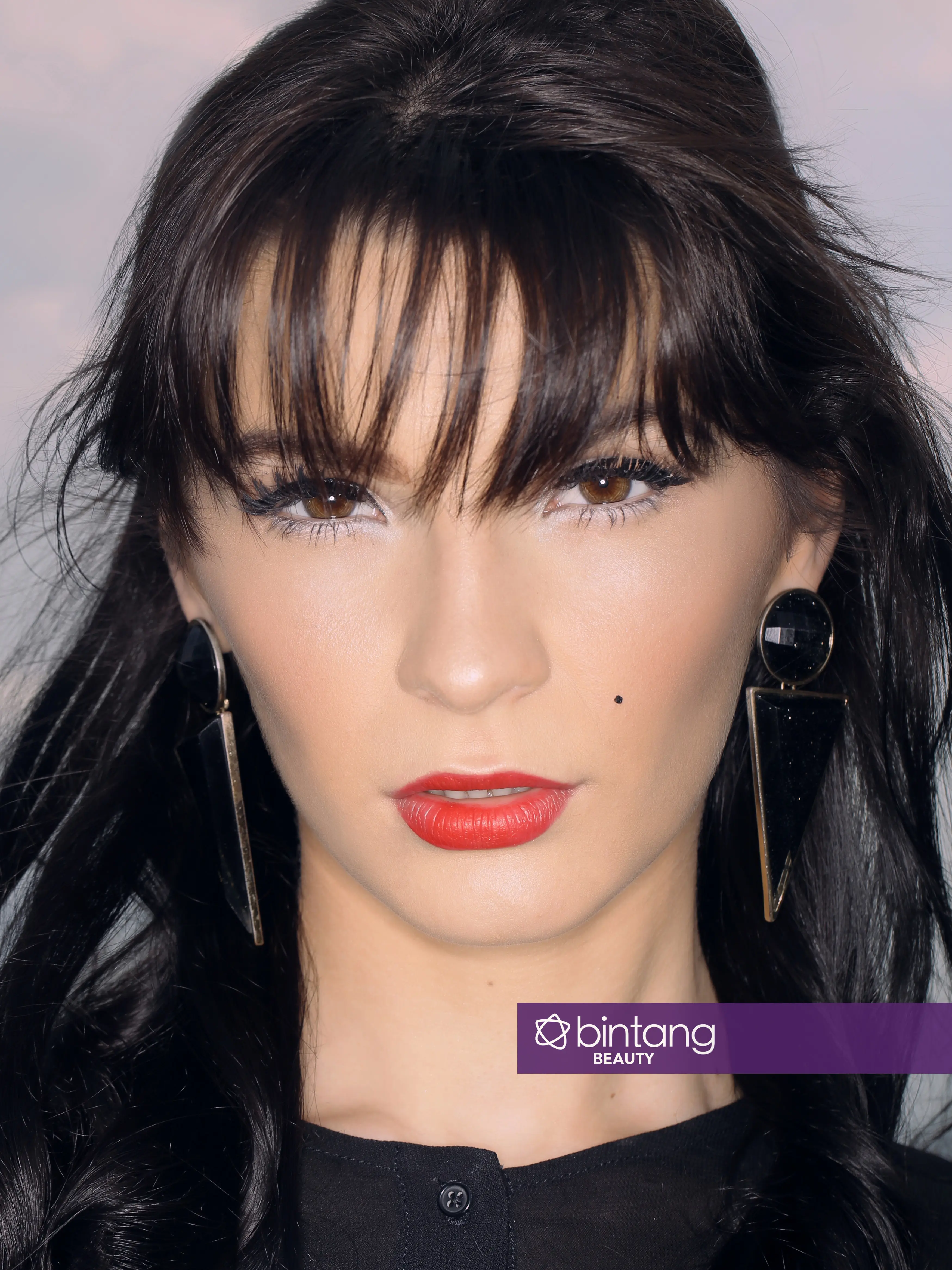 Tampil elegan dan Kasual dengan Makeup ala Marilyn Monroe. Foto: Bambang E. Ros/Bintang.com, Digital Imaging: Muhammad Iqbal Nurfajri/Bintang.com, Stylish: Indah Wulansari/Bintang.com, Makeup: @rezyandriati, Model: Liliia).