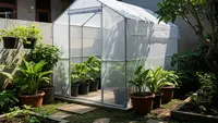 8 Inspirasi Kebun Mini Ala Rumah Kaca Low Budget, Solusi Hijau untuk Lahan Terbatas