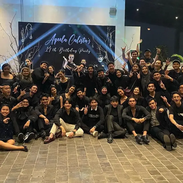 Pesta ulang tahun ke-14 Aqeela Calista dihadiri para bintang sinetron Buku Harian Seorang Istri dan Dari Jendela SMP (Foto: Instagram @reysandrinna_26)