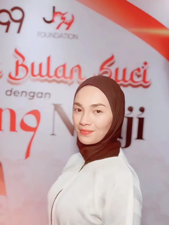 Violenzia Jeanette Berhijab