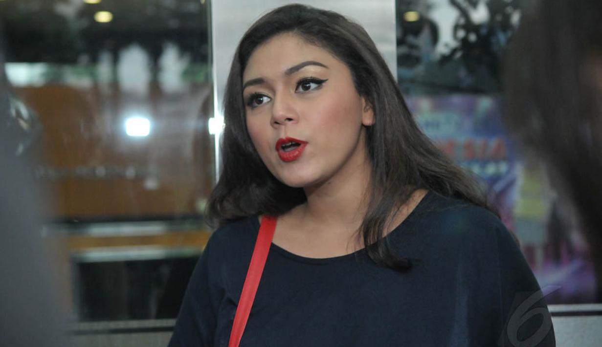 Istri dari Dennis "Lyla" itu mengaku sudah rindu berat dengan akting tetapi belum siap untuk meninggalkan sang buah hati, Jumat (24/5/14). (Liputan6.com/Panji Diksana)