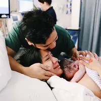 Momen Acha Sinaga usai melahirkan (Sumber: Instagram/achasinaga)