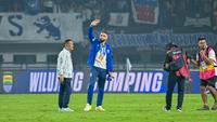 Layvin Kurzawa dikenalkan sebagai pemain baru Persib Bandung di awal putaran kedua BRI Super League 2025/2026, Minggu (25-1-2026). (Dok. ileague.id)