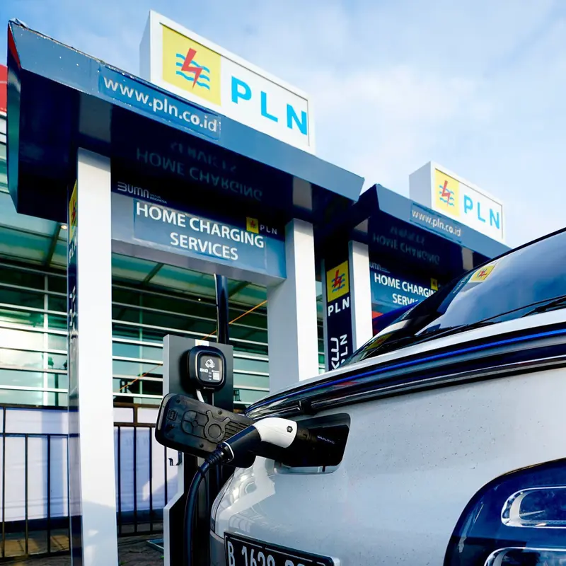 PLN memiliki pasokan energi listrik yang sangat cukup dan andal sehingga akan sangat aman untuk menerima peningkatan permintaan daya listrik dari membludaknya mobil listrik dan motor listrik di masa depan. (Foto: PLN)