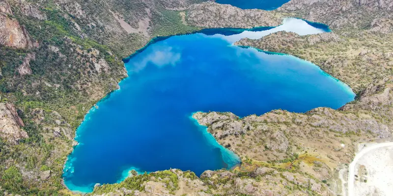 Pesona Danau Tiga Warna di Tibet