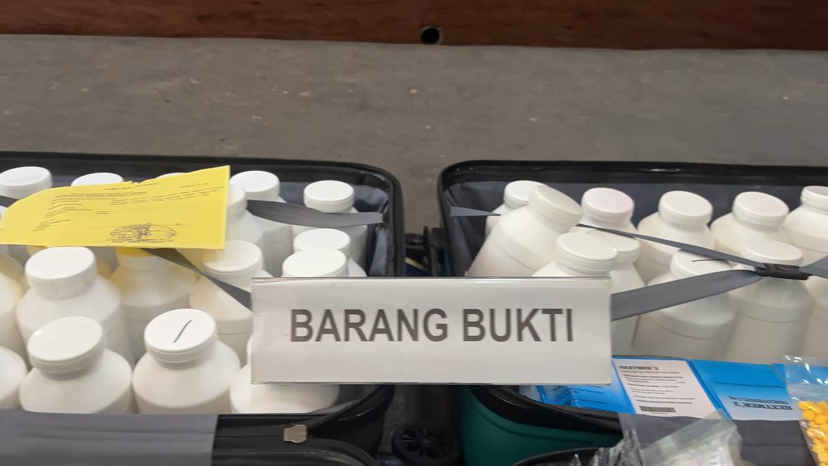 Toko Kosmetik di Bekasi Ketahuan Jual Obat Keras, Dua Pengedar Langsung Ditangkap