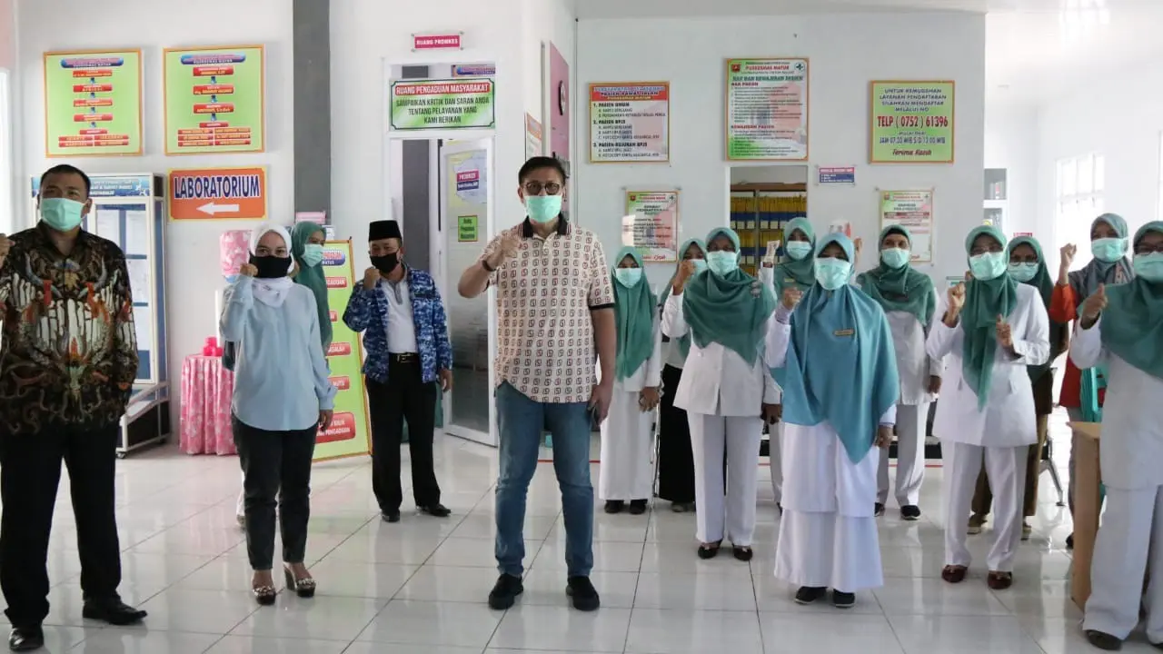 Anggota DPR Mulyadi mendonasikan sejumlah dana pribadi untuk terdampak Covid-19 di Sumbar.