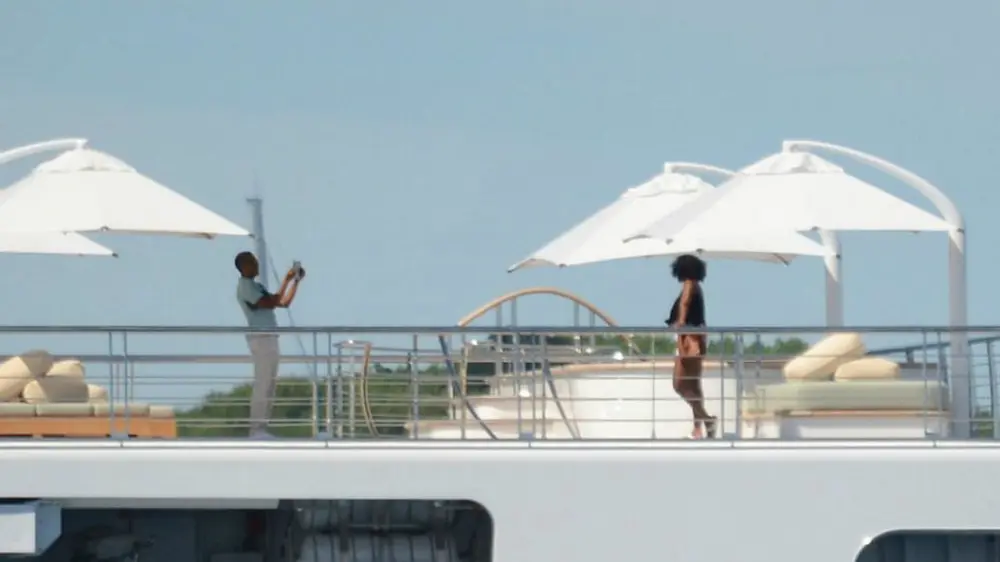 Barack dan Michelle Obama berlayar di Tahiti di atas yacht mewah. (AFP)