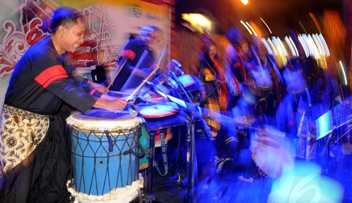 Sebuah pagelaran musik etnik menjadi terobosan di tengah derasnya ragam aliran musik dengan para artisnya (Liputan6.com/Johan Tallo) 