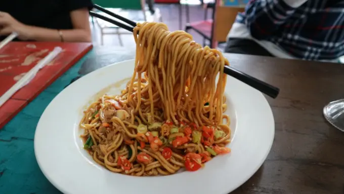 [Bintang] Sudah Pernah Coba Sensasi Makan Mi yang Bisa Terbang Belum?