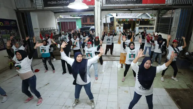 Sebagai upaya mendorong masyarakat Indonesia yang sehat dan bugar, Gerakan Panrannuangku Takalar Dukung Ganjar adakan lomba senam bersama sejumlah perempuan yang terdiri dari anak muda dan ibu-ibu (Istimewa)