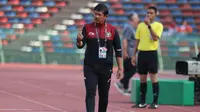 Pelatih kepala Timnas Indonesia U-22, Indra Sjafri saat laga kedua Grup A SEA Games 2023 menghadapi Myanmar di Olympic Stadium, Phnom Penh, Kamboja, Kamis (4/5/2023). (Bola.com/Abdul Aziz)