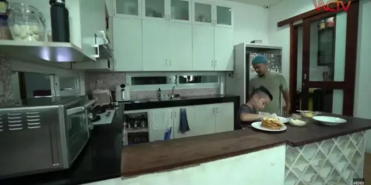 Potret Dapur di Rumah Wendi Cagur yang Modelnya Modern dan Simple