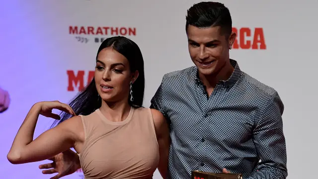 FOTO: 5 WAGS Paling Tajir Melintir, Victoria Beckham Ungguli Shakira - Cristiano Ronaldo; Georgina Rodriguez