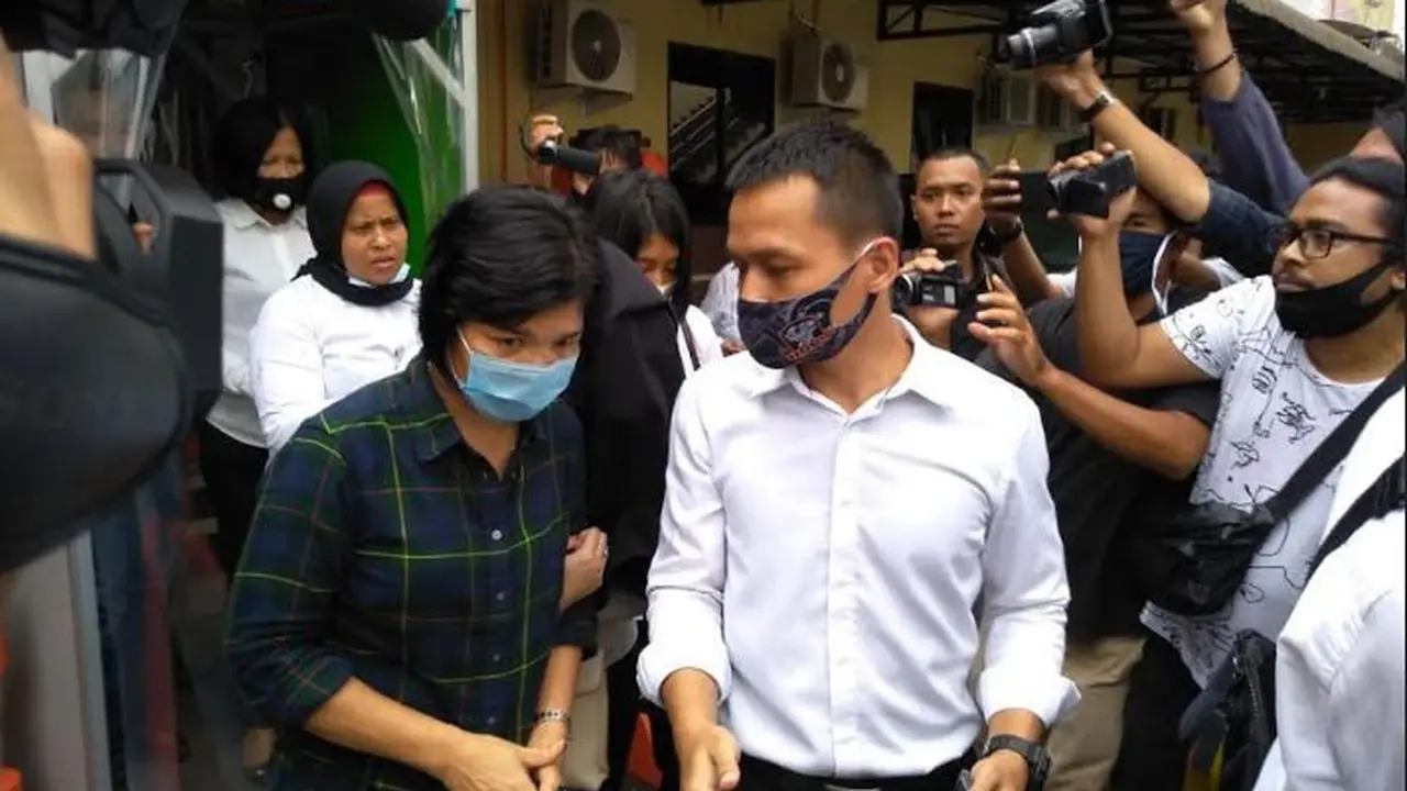 Artis FTV inisial HH di Mapolrestabes Medan (Foto: Reza Efendi)