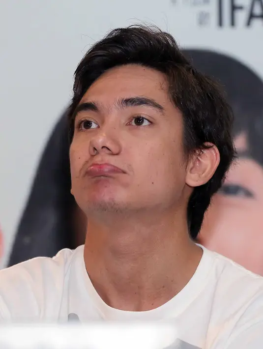 "Pacar gue banyak. Enggak (ada desakan orangtua), gue terserah. Orang suka gue bercandain ke orang tua gue. Ayah pacar aku banyak. Ya udah bagus katanya," ujar remaja kelahiran Jakarta 25 tahun silam itu. (Deki Prayoga/Bintang.com)