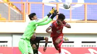 Muhammad Riyandi. Kiper milik Barito Putera berusia 21 tahun ini telah tampil 3 kali di BRI Liga 1 dengan mencatat 1 kali clean sheet dan kebobolan 3 gol. Bersama Timnas Senior, ia telah tampil 5 kali termasuk dua partai terakhir saat melawan Afghanistan dan Myanmar. (Bola.com/Ikhwan Yanuar)