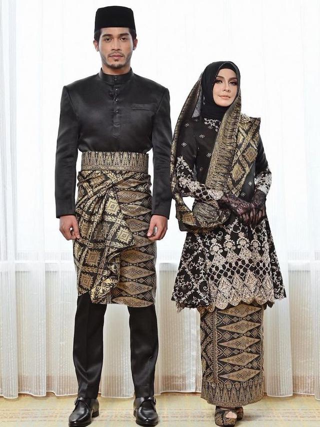 Perbedaan Gaya Baju Kurung Laki-Laki dan Perempuan