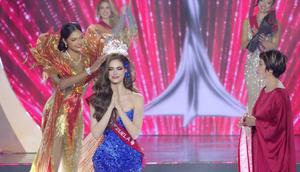 Anna Blanco dari Venezuela jadi Miss Charm 2025. (dok. tangkapan layar YouTube Miss Charm)