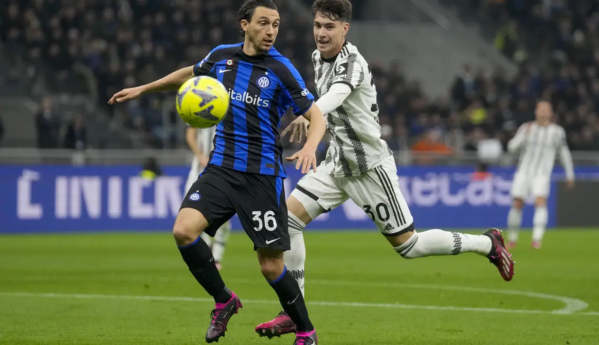 Kemenangan di Derby d'Italia memantapkan posisi Juventus di peringkat tujuh. Anak asuh Massimiliano Allegri kini mengoleksi 41 angka dari 27 pertandingan. (AP Photo/Antonio Calanni)