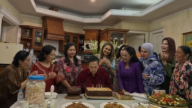 Momen Perayaan Ultah Lily Rinto Harahap yang Dirayakan Sederhana Bersama Rekan Artis