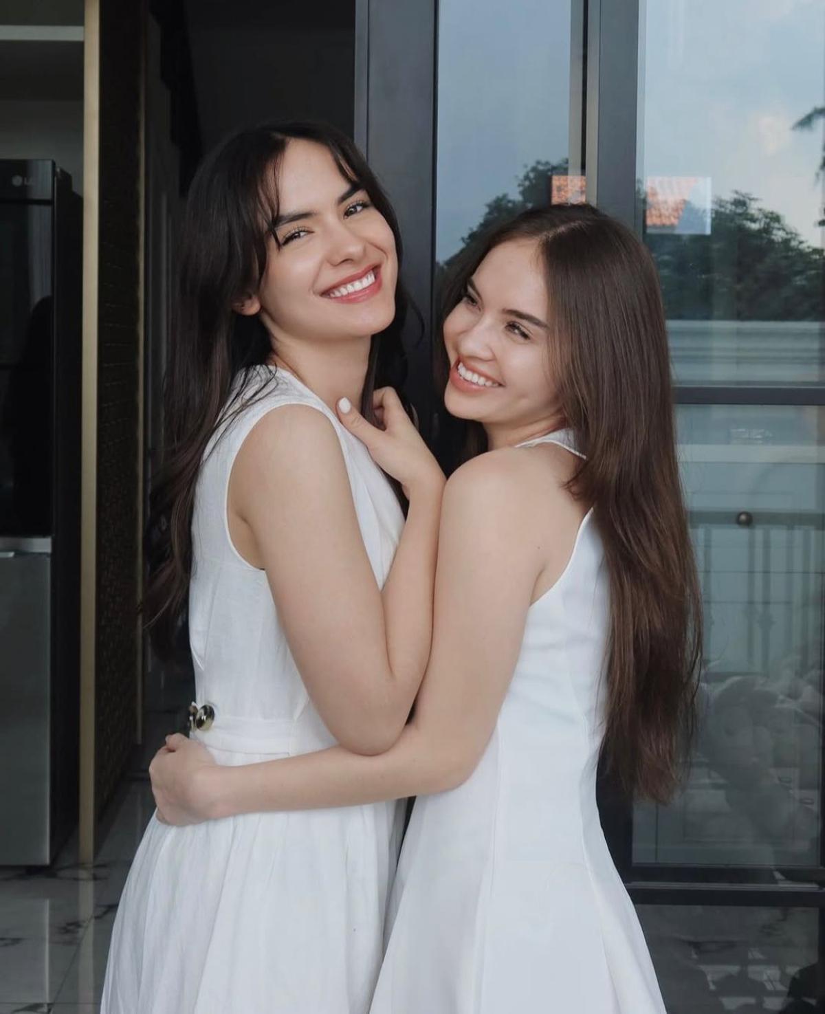 6 Potret Steffi Zamora dan Elina Joerg Pamer Keanggunan, Duo Cantik yang Bikin Kagum