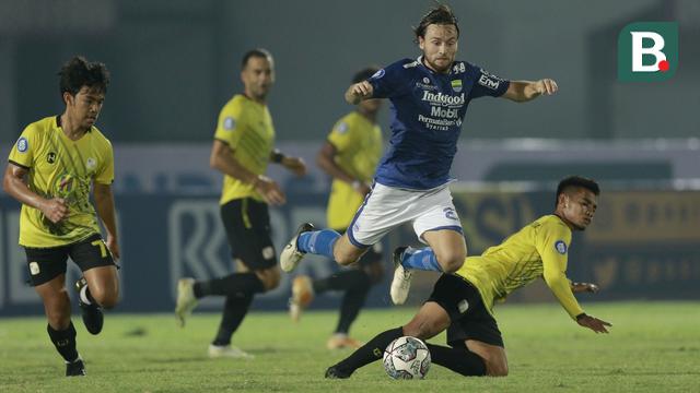 Foto: Hijrah ke Persib Bandung, Marc Klok Langsung Cetak Gol dalam Penampilan Perdana di BRI Liga 1
