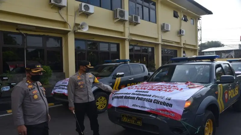 Salurkan Bansos Hingga Rapid Tes Drive Thru Aksi Polisi di Cirebon Sambut New Normal