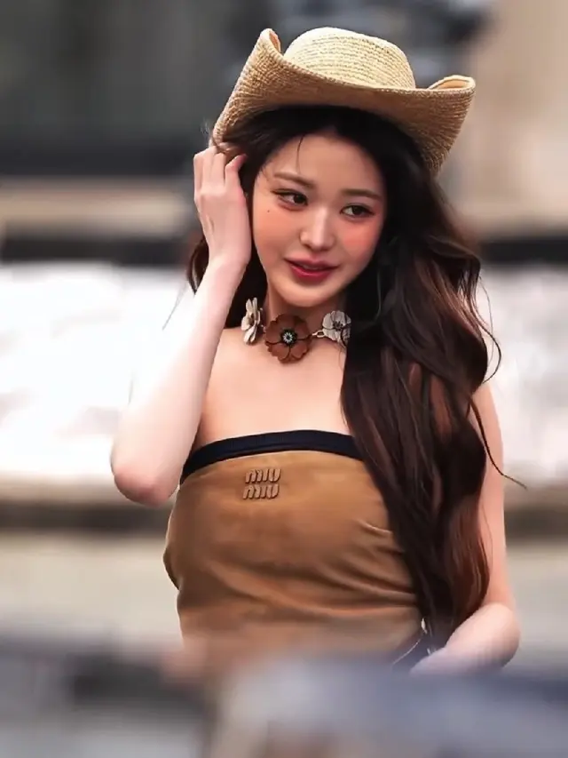 Potret Cantik Wonyoung IVE di Miu Miu Fashion Show (credit: instagram/sobrikorea)