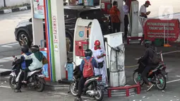 VP Corporate Communication PT Pertamina, Fadjar Djoko Santoso, menjelaskan bahwa saat ini pihaknya tengah melakukan pendalaman dan pencarian terhadap bahan campuran. (Liputan6.com/Angga Yuniar)