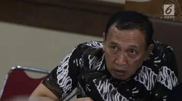 Terdakwa kasus korupsi dana hibah KONI yang juga Sekjen KONI, Ending Fuad Hamidy saat menjalani sidang lanjutan di Pengadilan Tipikor, Jakarta Pusat, Kamis (21/3). Sidang beragendakan pemeriksaan saksi-saksi. (Liputan6.com/Helmi Fithriansyah)