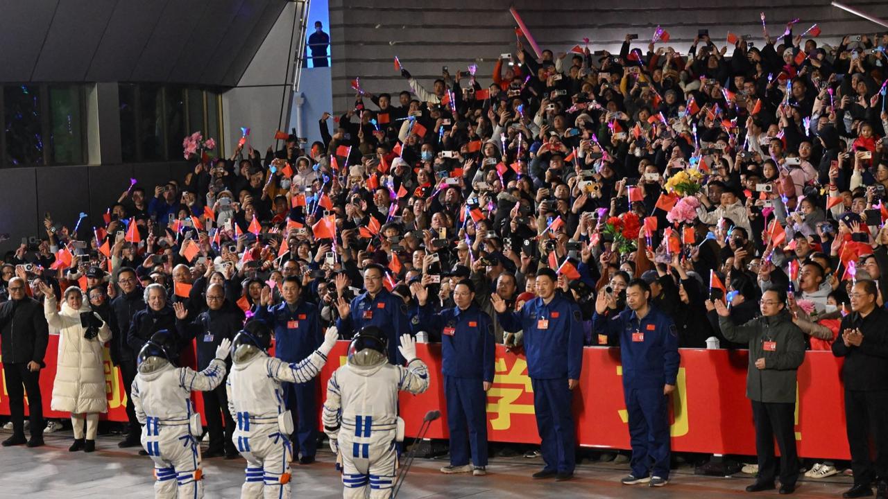 China terbangkan tiga astronaut ke luar angkasa untuk misi ambisius