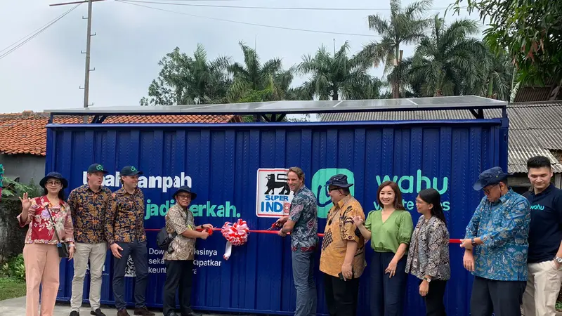 Super Indo dalam peresmpian sentra pengumpulan sampah di cabang Pindang Tangerang